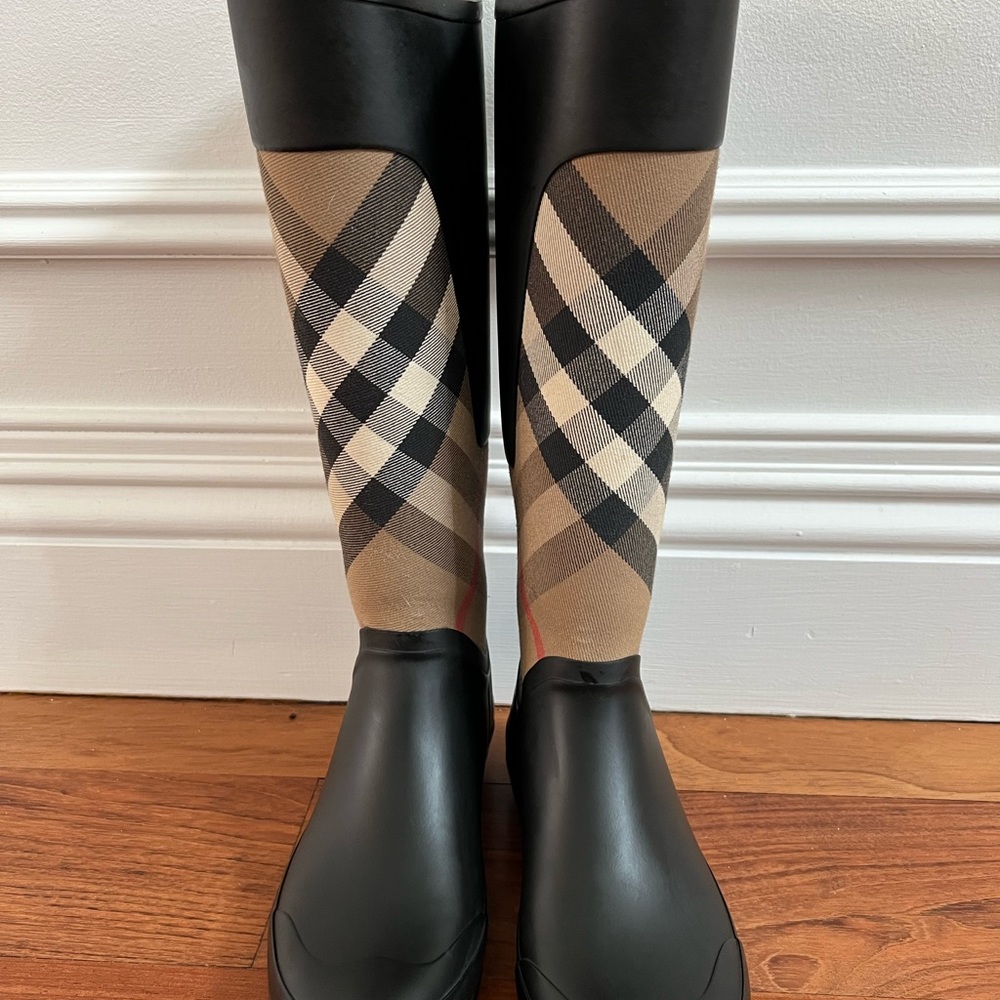 Burberry classic checkered rain boots size 36 - Picture 4 of 8